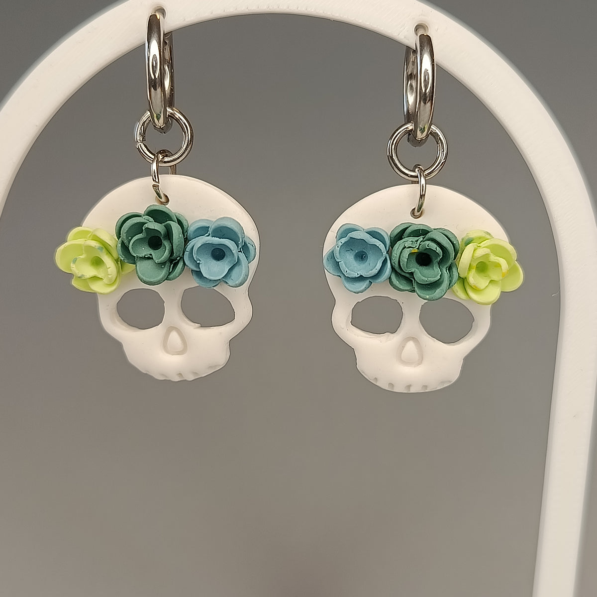 Pendientes Calavera con 3 flores verde