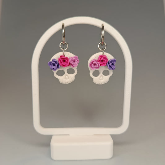 Pendientes Calavera con 3 flores púrpura