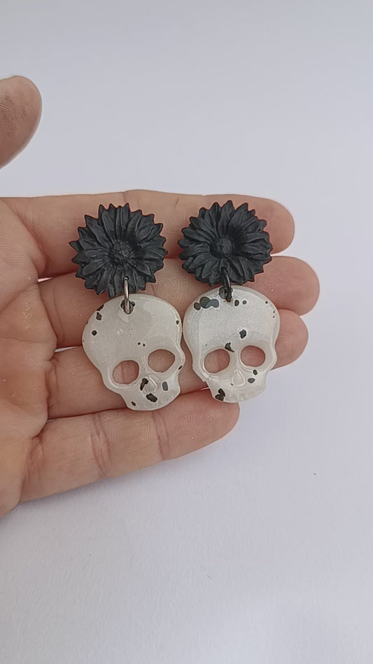 Pendientes Calavera con margarita negra